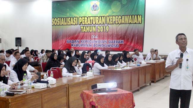 Pejabat penanggung jawab bidang kepegawaian seluruh organisasi pereangkat daerah Pemkab Bondowoso mengikuti Sosialisasi Peraturan Kepegawaian 2019 digelar BKD setempat. (ido)