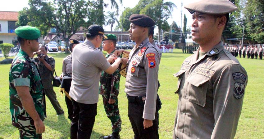 Kesiapan pasukan oleh Polres Bondowoso untuk pengamanan Pilkades Serentak tahun 2019 di Kabupaten Bondowoso