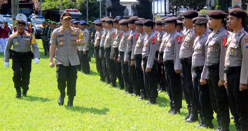 Jelang Natal dan Tahun Baru 2020, Polres Bondowoso Gelar Pasukan dan Musnahkan Barang Bukti