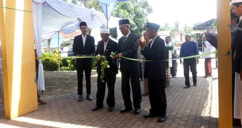 Bupati Salwa Arifin saat membuka pameran Replika kehidupan Rosulullah (foto dul.memontum.com)