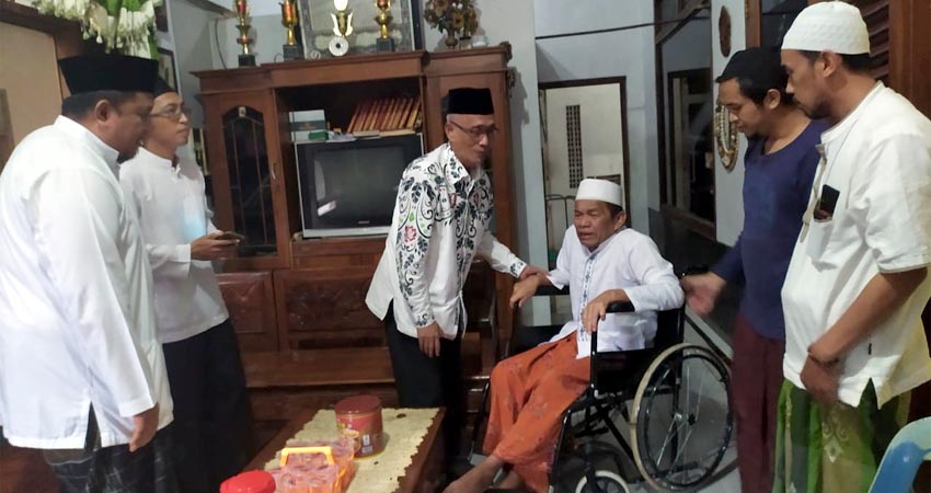 Pasca Banjir, Bupati Salwa Arifin Kunjungi Ponpes Nurul Falah