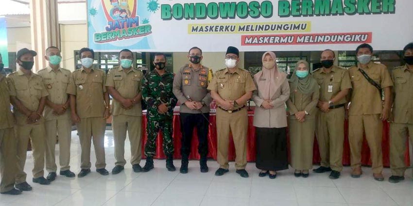 Wabup, Kapolres, dan peserta foto bersama usai sosialisasi (sam)