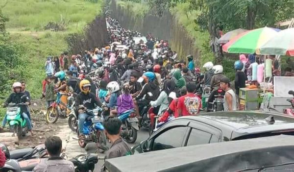 Pandawa Ninggil Kebanjiran Wisatawan, Kerumunan Sayangnya Abaikan Prokes