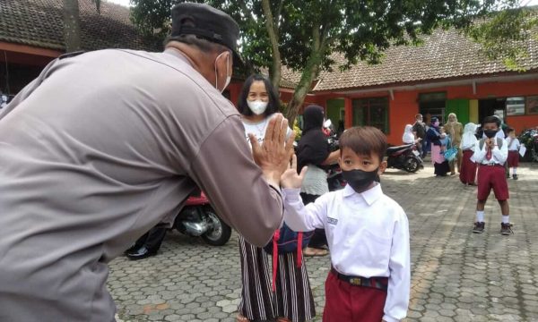 Polres Bondowoso Sediakan Trauma Healing Untuk Vaksinasi Anak