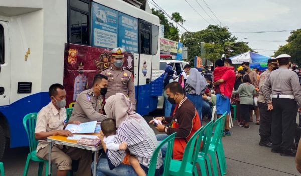 Dekatkan Layanan SIM hingga Pajak, Polres Situbondo Buka Stand Singgasana di CFD