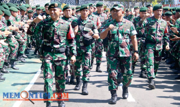 Tiga Jenderal Periksa Kesiapan Pasukan Yonif Raider 514/SY Sebelum ke Papua (1)