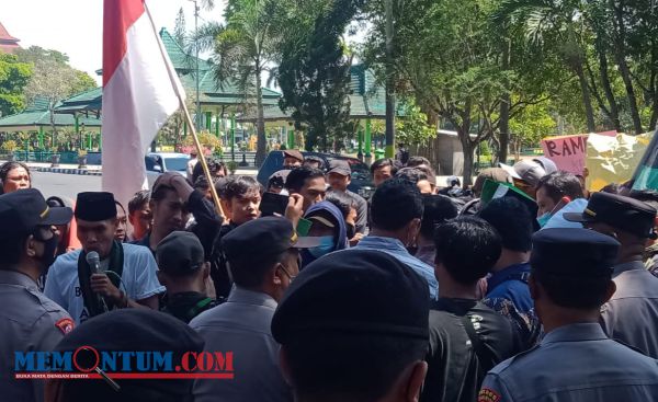 HMI Bondowoso-Situbondo Gelar Aksi Unjuk Rasa di Tiga Titik di Bondowoso