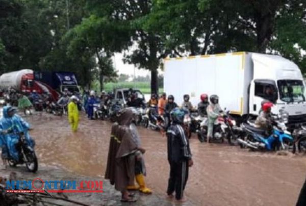 Jalan Raya Pancoran Bondowoso Kembali Dihajar Banjir, Akses Provinsi ke Jember Kembali Lumpuh
